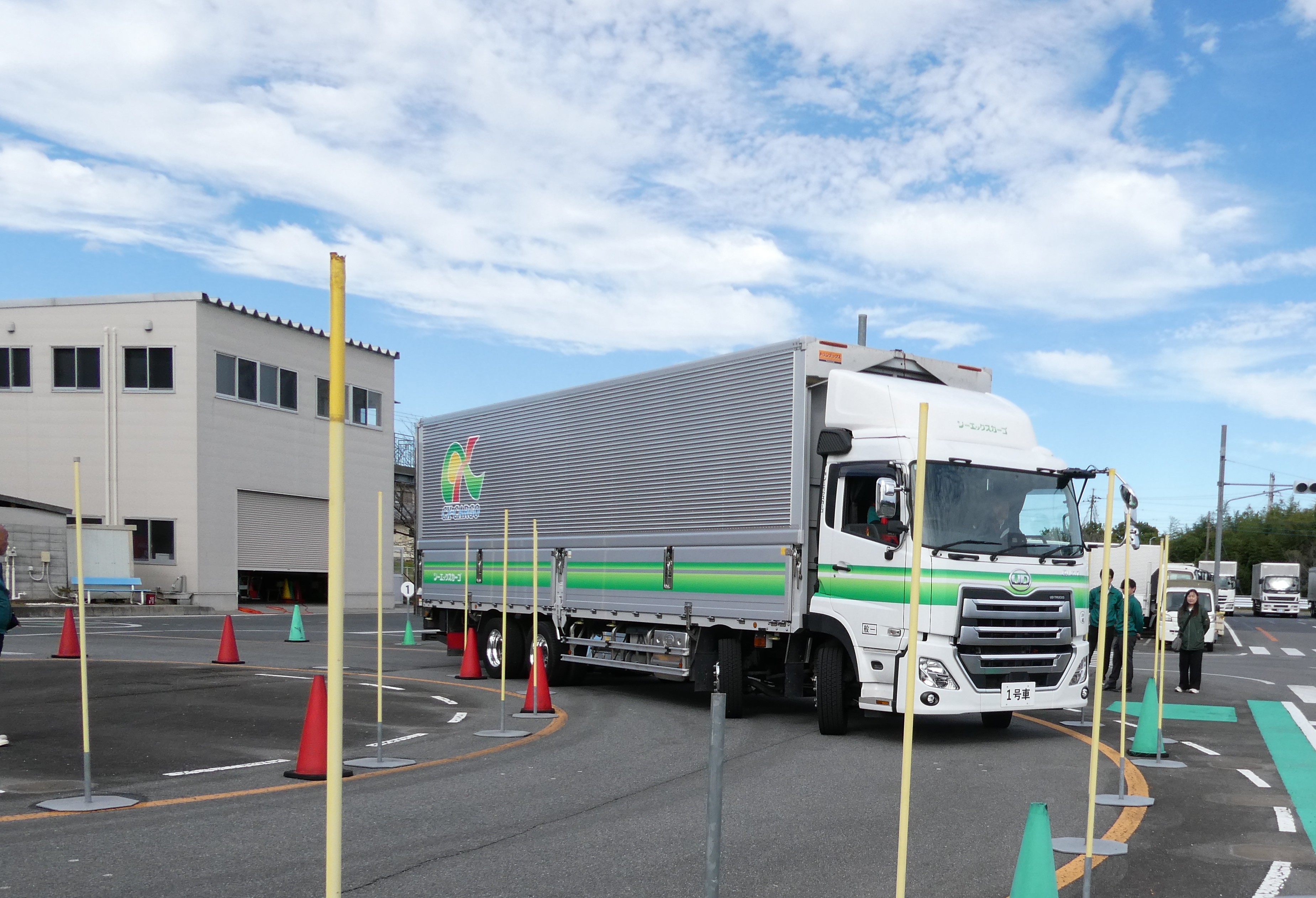 株式会社シーエックスカーゴ 神戸営業所の正社員 大型トラックドライバー求人イメージ