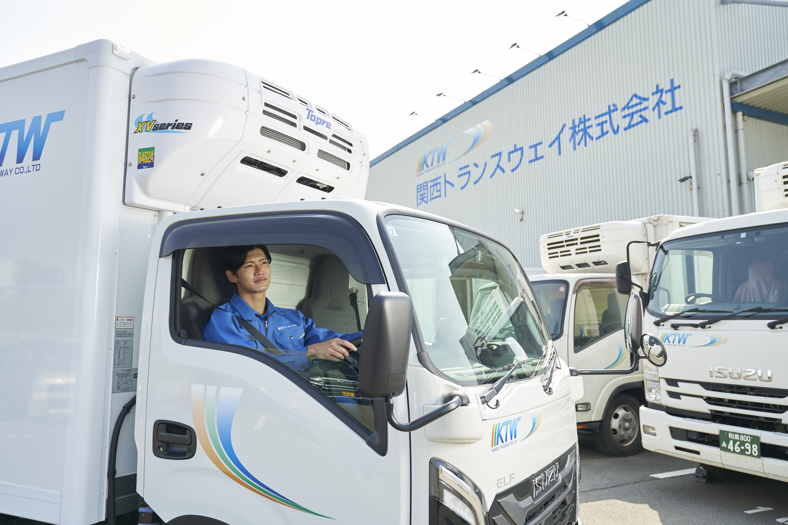 関西トランスウェイ株式会社 南大阪物流センターの正社員 中型トラックドライバー トラックドライバー求人イメージ