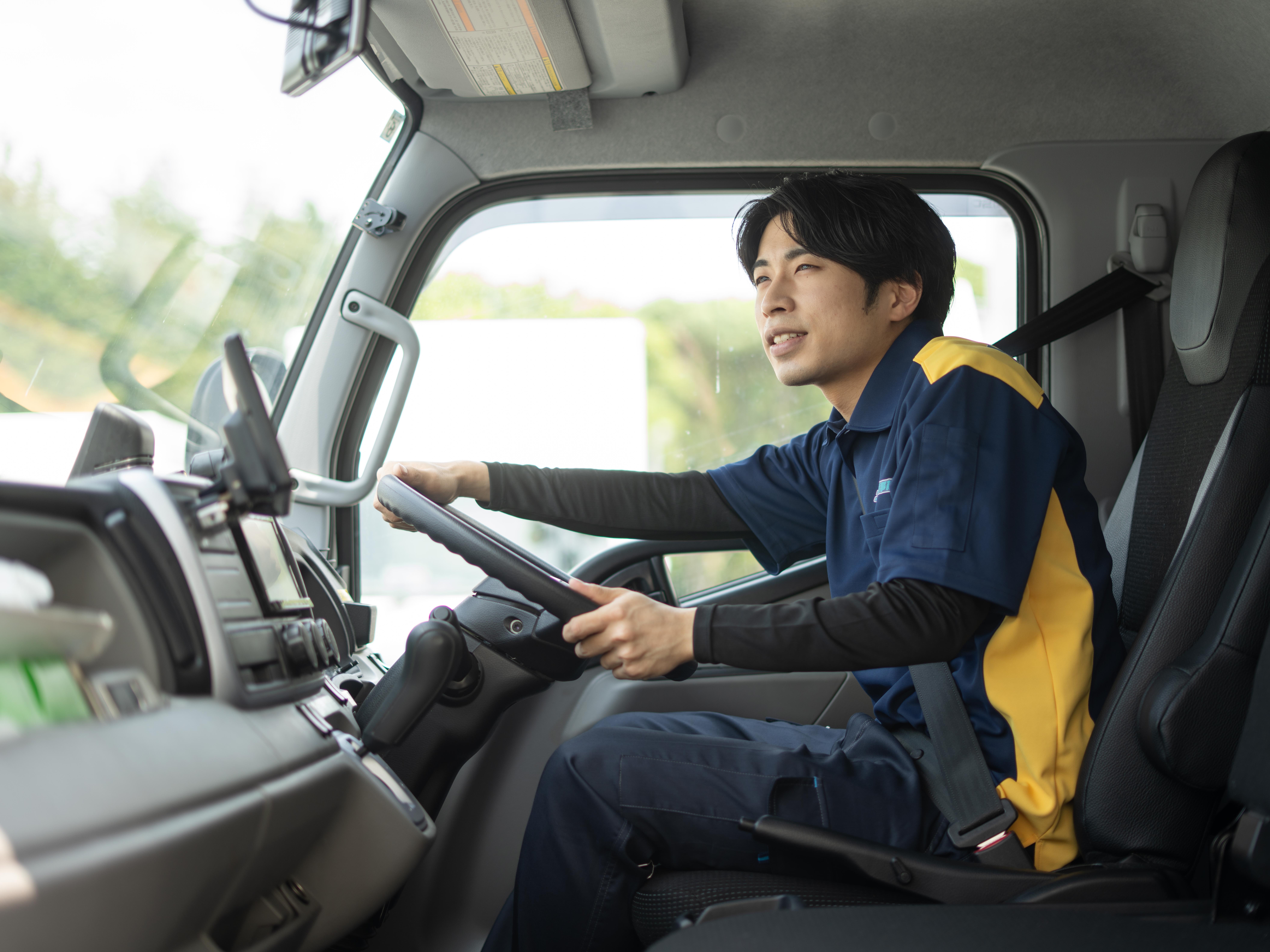 エヌエヌ商事株式会社 千葉・佐倉営業所の正社員 中型トラックドライバー トラックドライバーの求人情報イメージ1